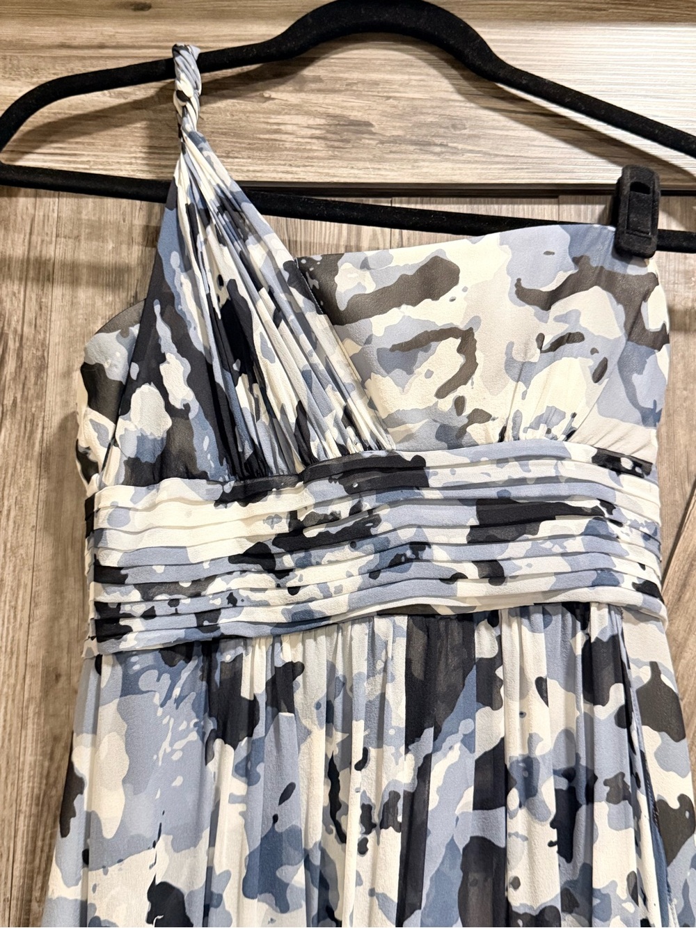 BCBGMAXAZRIA One Shoulder Silk Chiffon Dress Blue Gray Abstract Print Size 6 - Picture 3 of 16